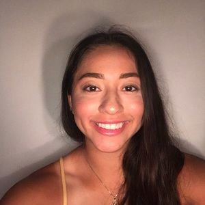 Meet your Posher, Maira